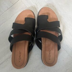 Vionic Luelle Black Sandals; 11